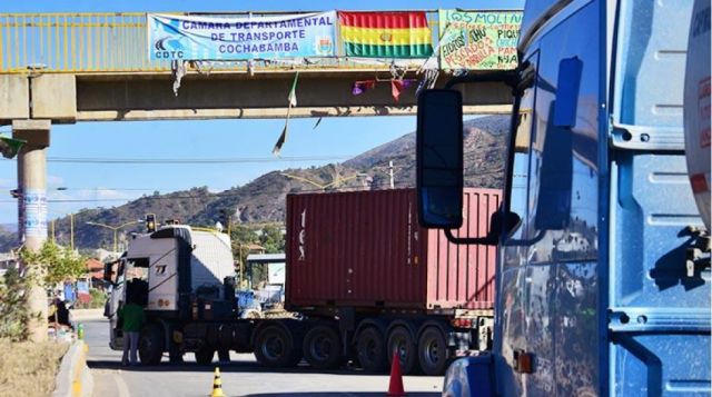 Pese a acuerdo, sigue el bloqueo del transporte