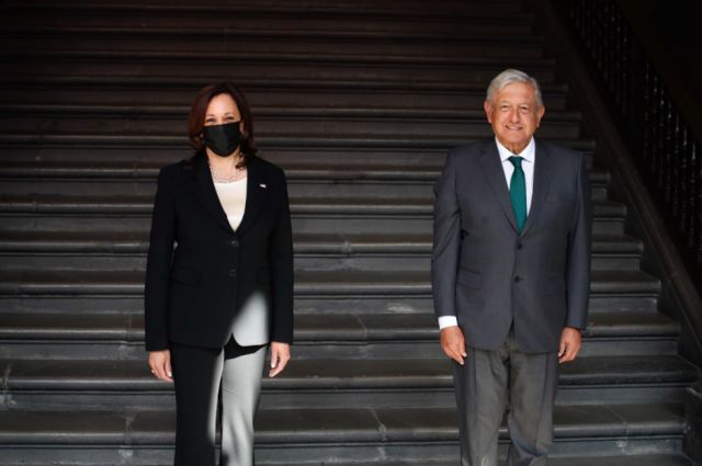 Harris promete inversiones para frenar la migración