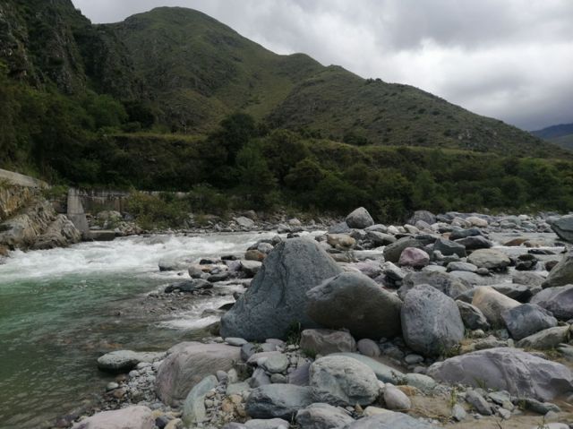 El agradable y cristalino río en San Pedro de Sola