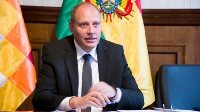 Gobierno da por disuelto el contrato con AstraZeneca