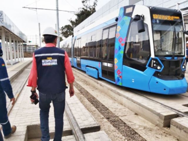 Montaño cuestiona demoras en Tren Metropolitano y advierte acciones si no se cumple el contrato