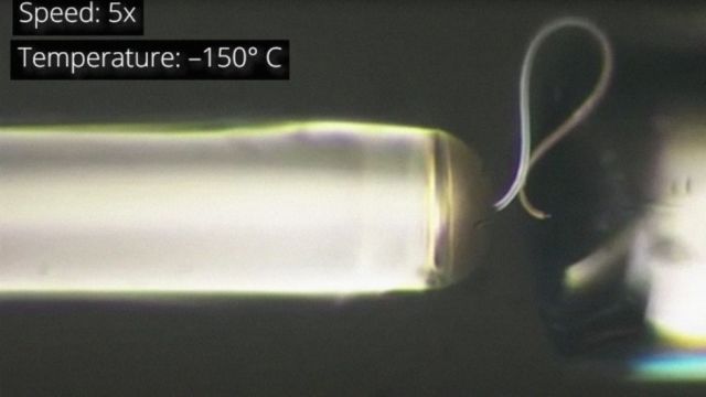  Científicos crean una nueva forma de hielo elástico 