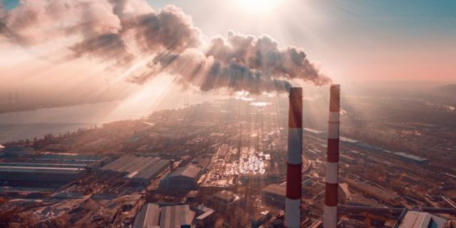Contaminación atmosférica influye en gravedad de Covid