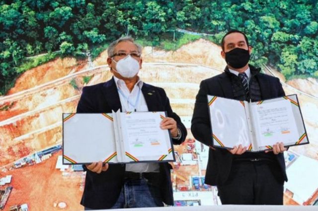 Bolivia y Brasil firman contrato para suministro de gas natural