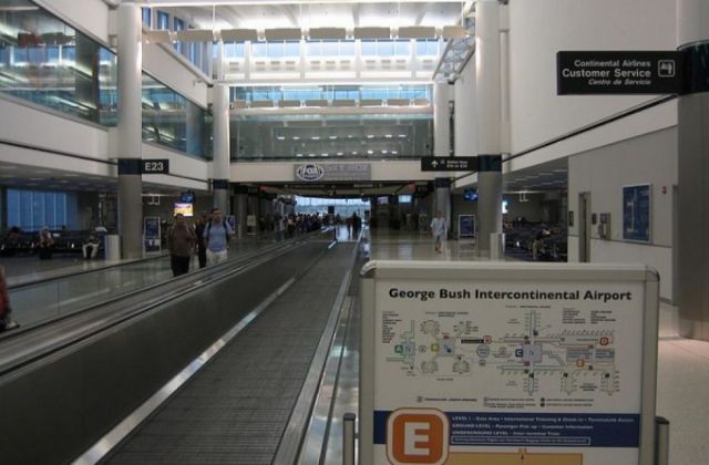 EEUU vetará el ingreso de viajeros no inmunizados