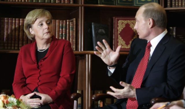 Merkel y Putin chocan por Alexei Navalny