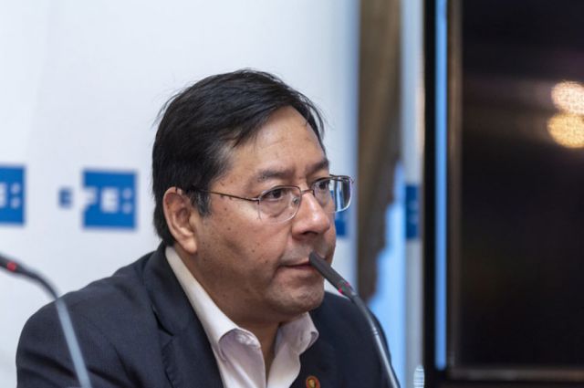 Covid: Arce pide “acelerar” el proceso de vacunación