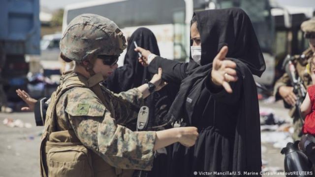 Kabul: Piden a  los afganos salir  del aeropuerto