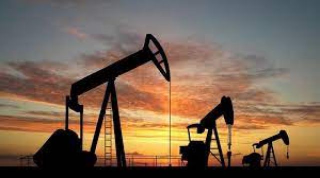 Precios del petróleo cotizan a 75 dólares el barril