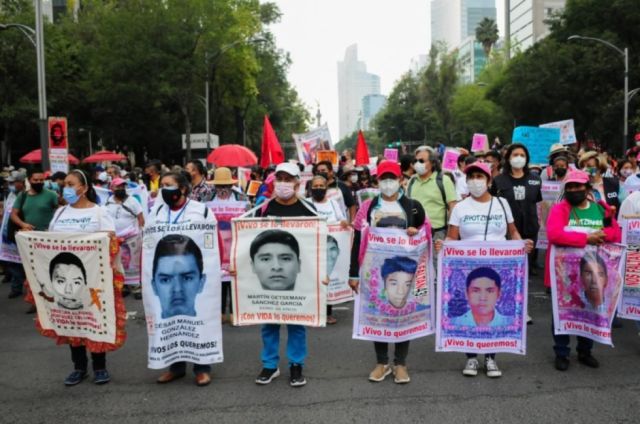 México recordó a los 43 normalistas de Ayotzinapa