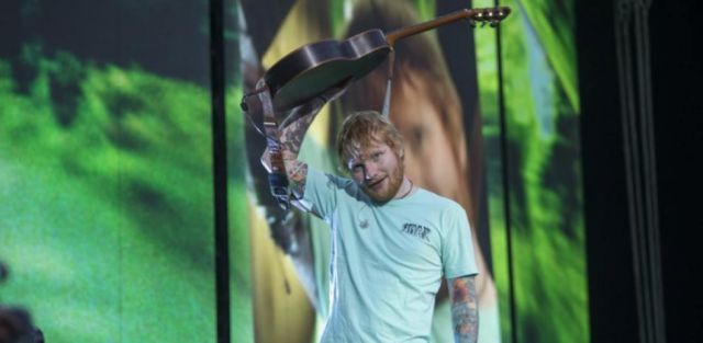  Ed Sheeran da positivo por covid-19 pero promete seguir actuando y concediendo entrevistas en línea 