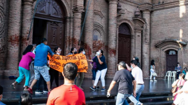 Mujeres Creando irrumpen homilías en Santa Cruz y La Paz