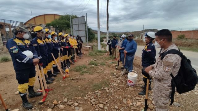 Gobernación, Subgobernación de Uriondo, Pertt y Cevita reforestan El Valle
