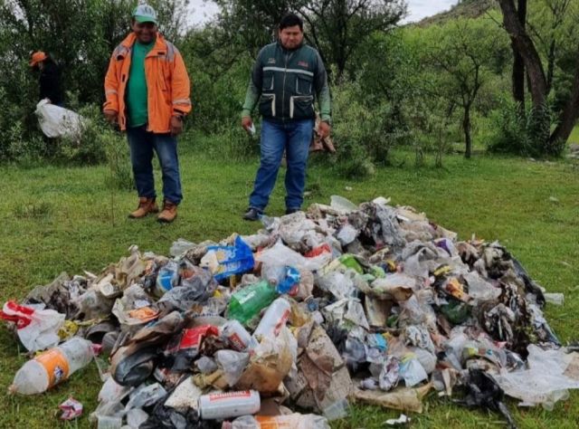 La Alcaldía junto a los comunarios de Bella Vista realizaron una exitosa campaña de limpieza del río 