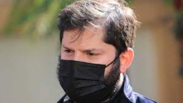 Sondeo da ventaja a Gabriel Boric en Chile