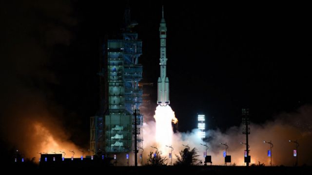 China avanza "al doble del ritmo" de EE.UU. en la carrera espacial, dice Washington: "Debemos ir más allá de las ideas y billeteras de Musk y Bezos"