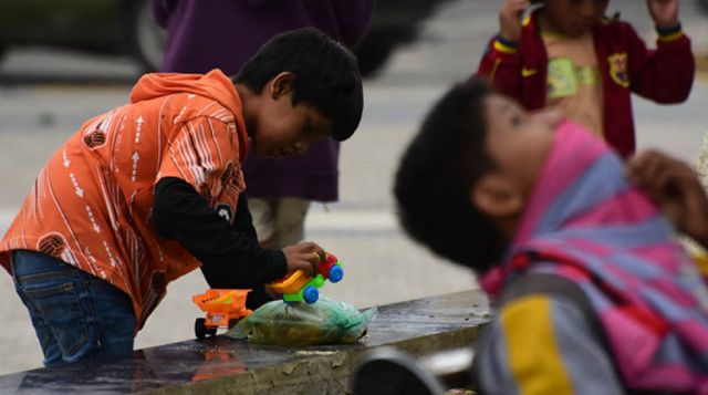 Los niños pueden acabar sufriendo el síndrome del niño hiperregalado, que a la postre acaba por dar poco o ningún valor a las cosas, o pensar que todo es fácil de conseguir, y que 