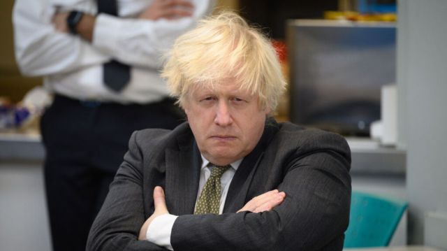 Covid: Johnson no descarta más restricciones