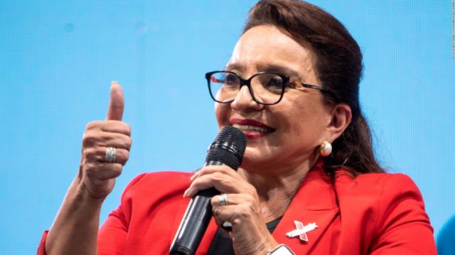 Castro es proclamada presidenta de Honduras