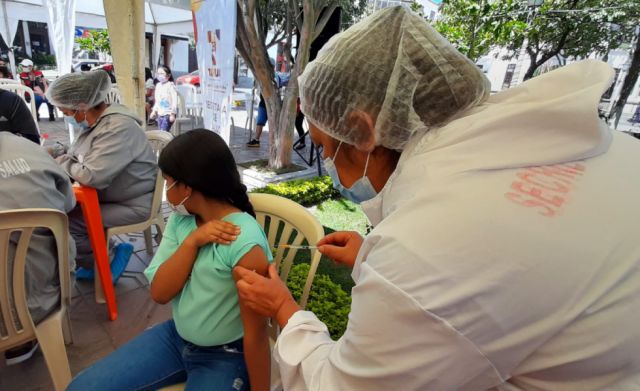 Covid: Campaña de vacunación llegó 2.000 personas en Tarija 