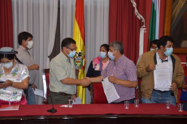 Gobernador y alcaldes acuerdan formular nueva ley y levantan bloqueo de caminos