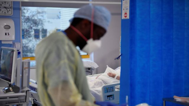 Sudáfrica levanta la mayoría de las restricciones, un mes después de detectar ómicron