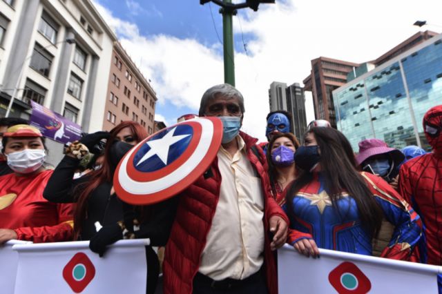 Toda la política que aprendimos en este 2021 surrealista