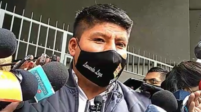 Las peleas al interior de MAS en el fondo son parte del debate, según el senador Loza