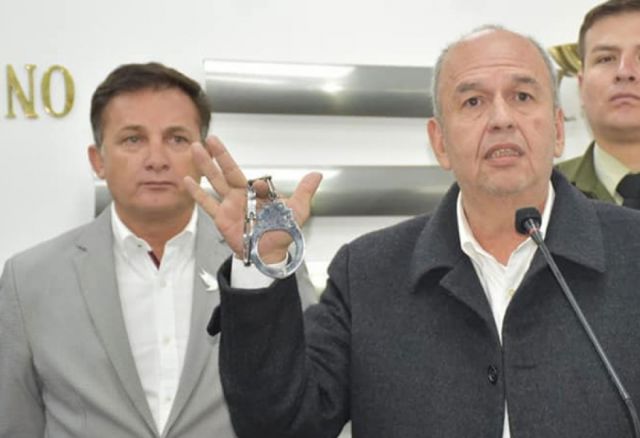 Fiscalía acusa formalmente a Murillo, López y otras siete personas por caso gases lacrimógenos