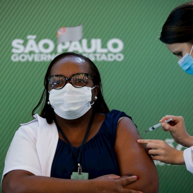 Brasil vuelve a restricciones ante la variante Ómicron