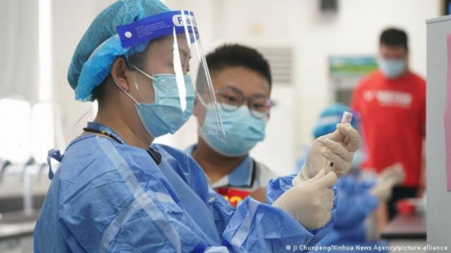 China anuncia que más del 86 % de su población está completamente vacunada contra el covid-19