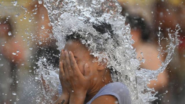 Argentina registra otro día de calor extremo y más de 100.000 personas siguen sin electricidad