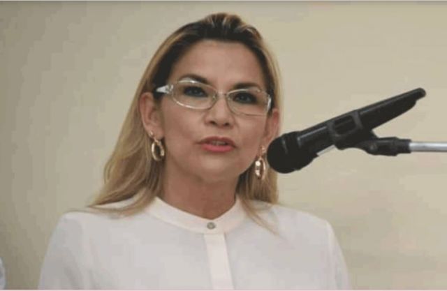 Defensa de Áñez descarta inicio de juicio y advierte que Del Castillo lo anunció solo por política