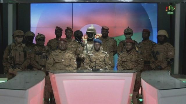 Golpe de Estado en Burkina Faso: militares anuncian la toma del poder tras informes de atentado contra el presidente y detención de varios ministros