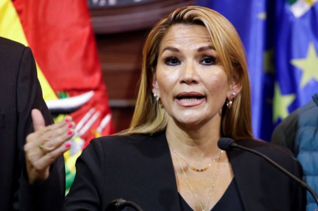 Añez pide a Bolsonaro un ‘pronunciamiento claro’ sobre el tipo de encuentros que tuvieron en 2020