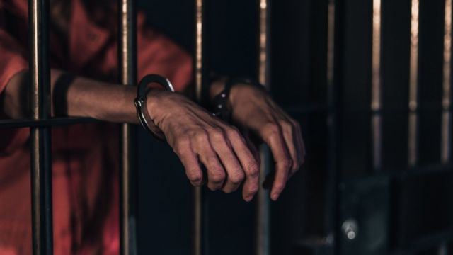 Dan 28 años de cárcel a sujeto que violó a su hijastra 