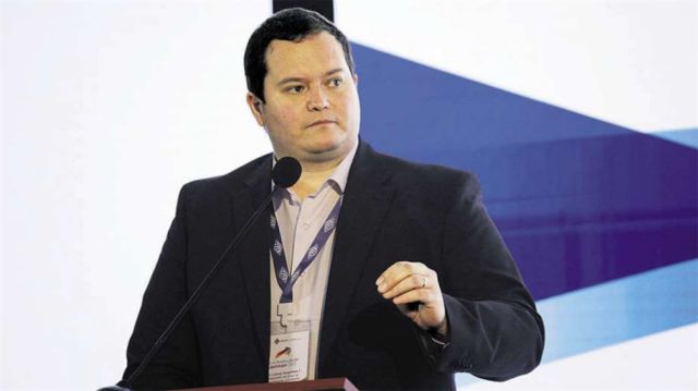 Gobierno aprueba Decreto Supremo que autoriza a YPFB importar petróleo crudo