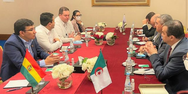 Ministro de Hidrocarburos se reúne con sus homólogos de Rusia y Argelia en Qatar