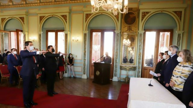 Prestan juramento a nuevos ministros en Paraguay
