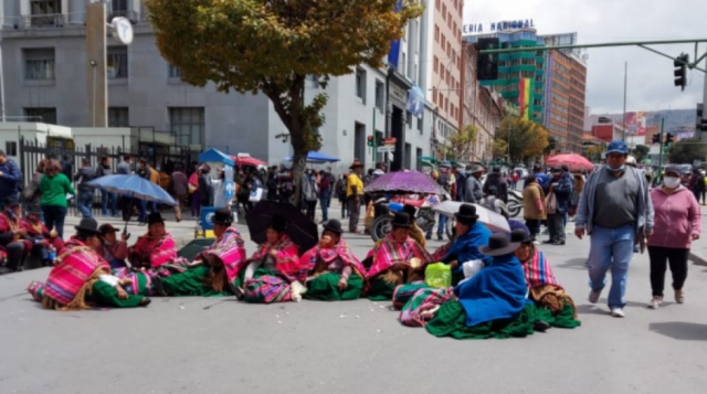 Levantan bloqueo en ruta a Desaguadero por 15 días
