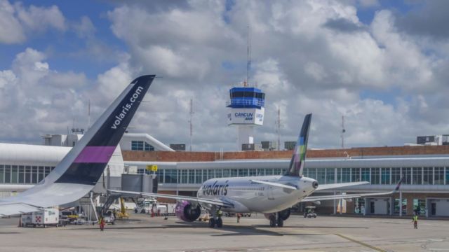 VIDEOS: Evacúan una terminal del aeropuerto de Cancún tras reporte de disparos en el interior