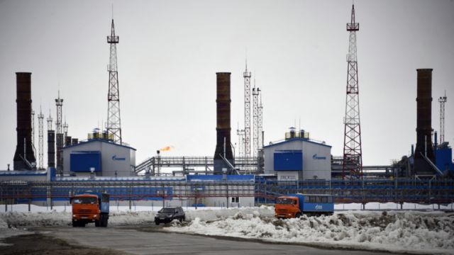 El precio del petróleo cae un 5 % por el confinamiento de Shanghái
