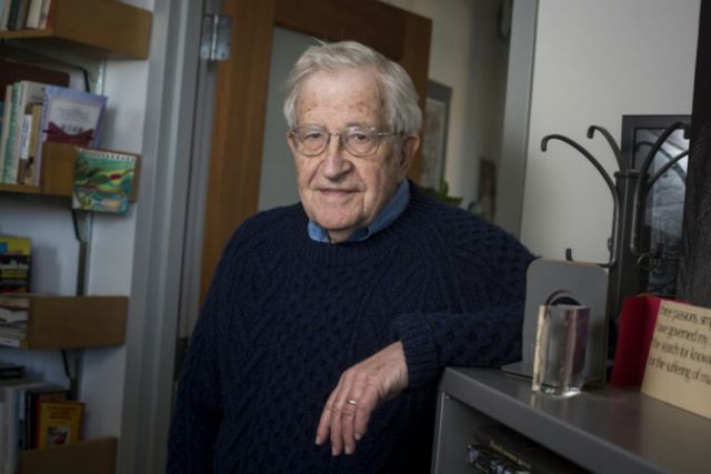 Noam Chomsky: No es  momento de debatir  sobre la ‘guerra justa’