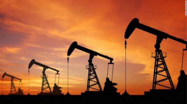 Precios del petróleo caen cinco por ciento