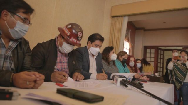 COB da por concluidos conflictos en sector salud tras acuerdos firmados con el Ministerio