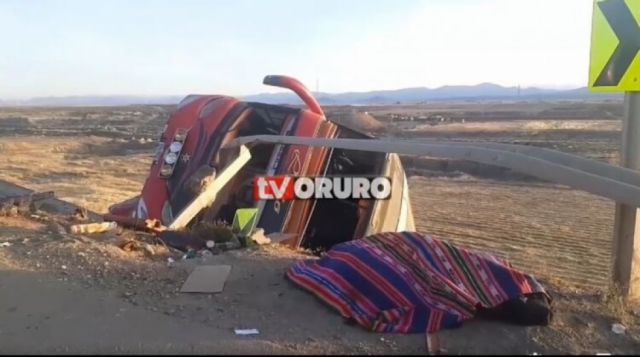 Flota se embarranca en la carreta hacia Cochabamba 