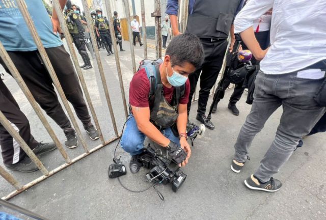 Restricciones: reporteros protestan en Perú