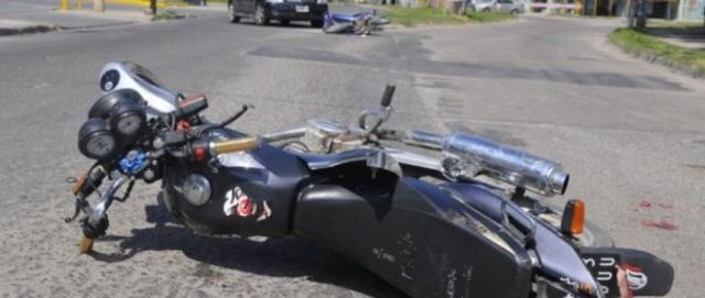 Choque de motocicleta con un camión deja 3 heridos en Yacuiba