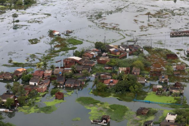 Llegan a 100 los muertos por temporal en Brasil