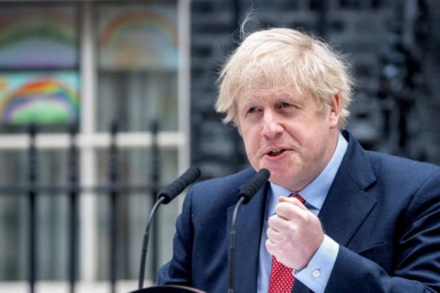 Johnson supera la moción de censura